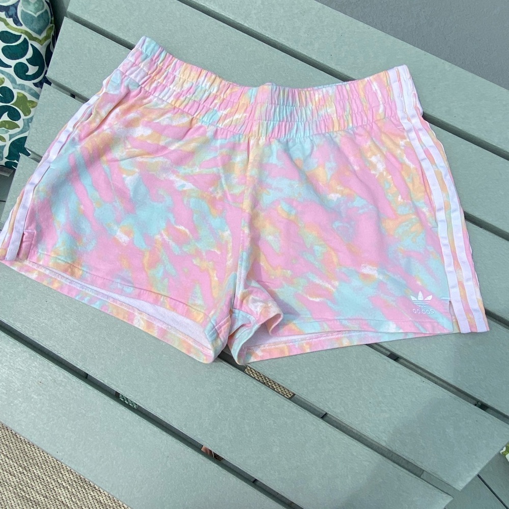 💜Adidas Pastel CAMO athletic shorts 💜